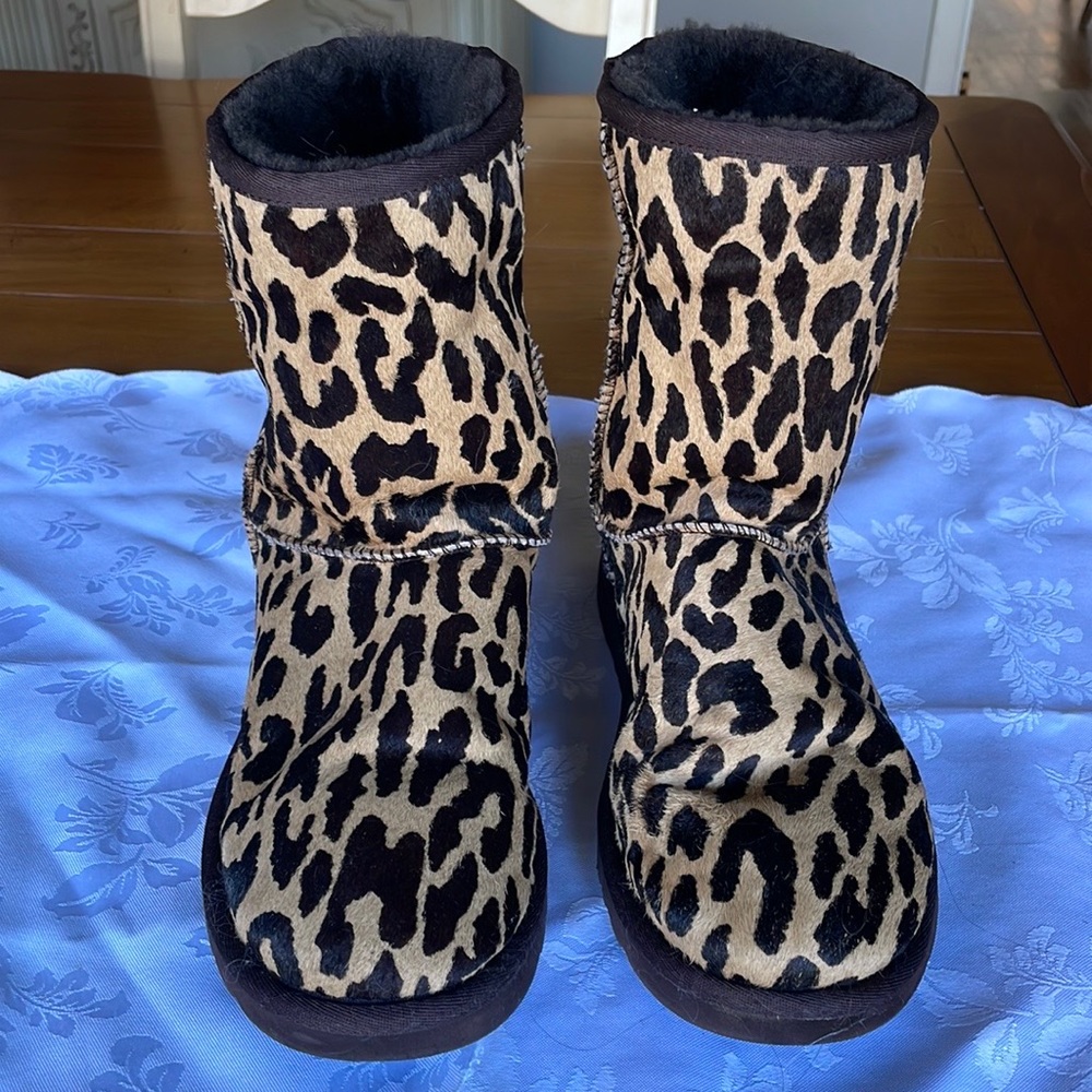 UGG Women's Classic Short Leopard Print Shearling